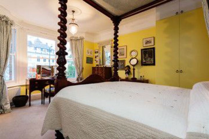 Room 12 of 27