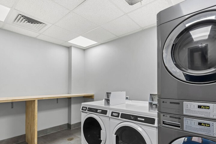 Laundry 25 of 37