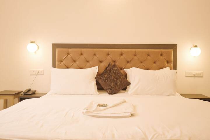 Room 11 of 83