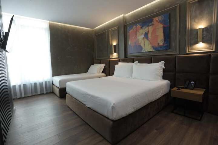 Room 8 of 33