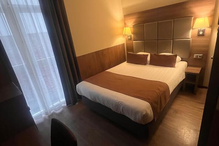Room 28 of 44