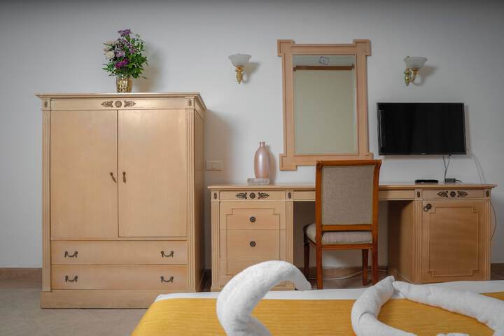 Room 25 of 82