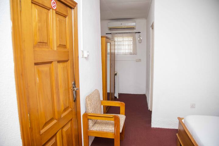 Room 27 of 38