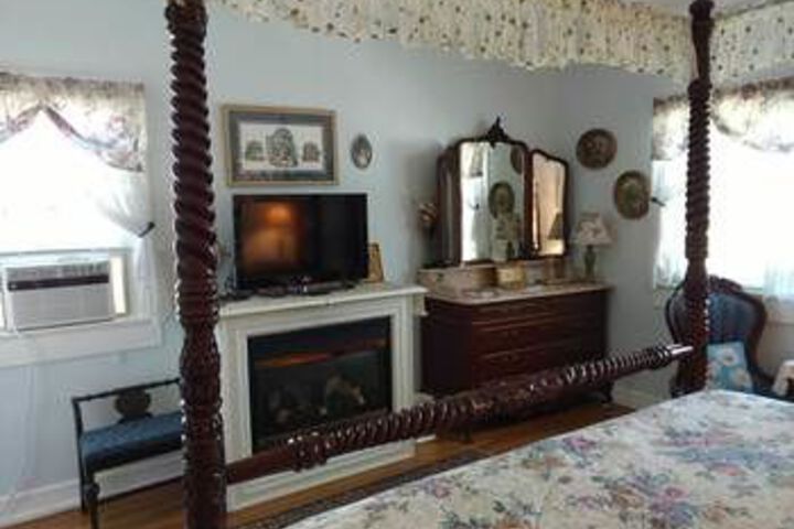 Room 8 of 33
