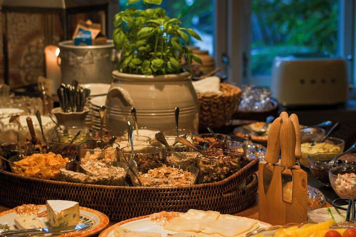 Dining 52 of 56