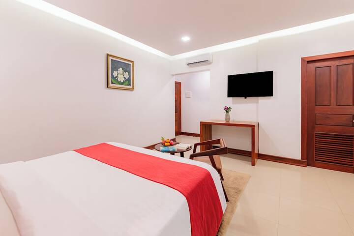 Room 43 of 211