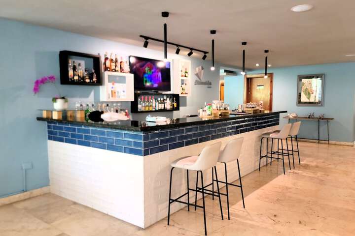 Lounge 97 of 131