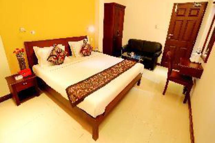 Capital O 848 The Pearl Palace Hotel
