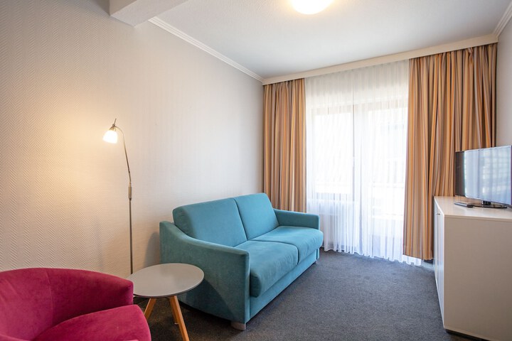 Room 6 of 53