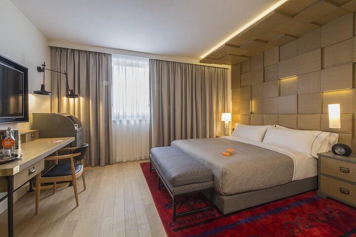 Room 9 of 48