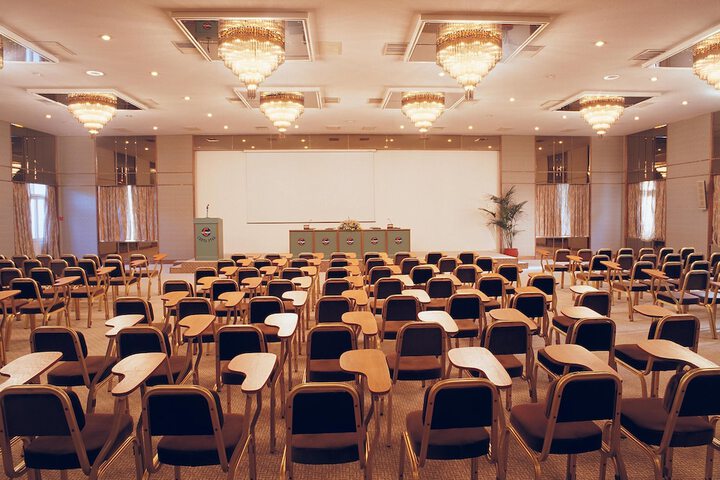 Business Center 162 of 190