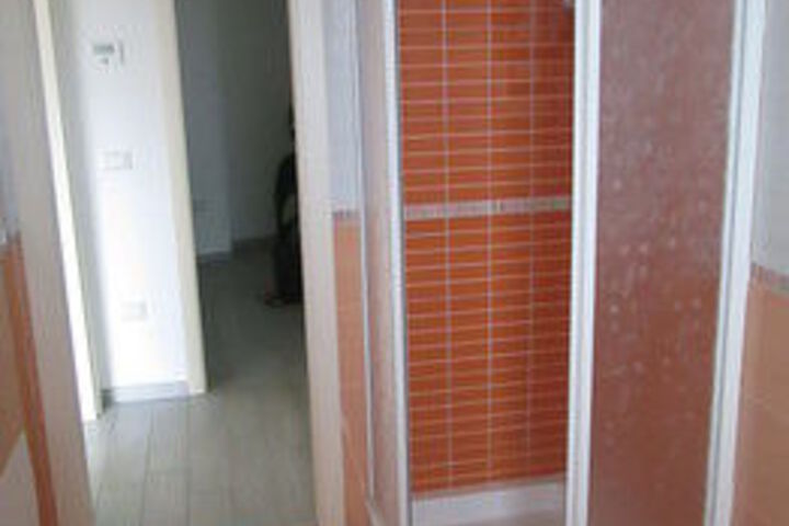 Room 4 of 12
