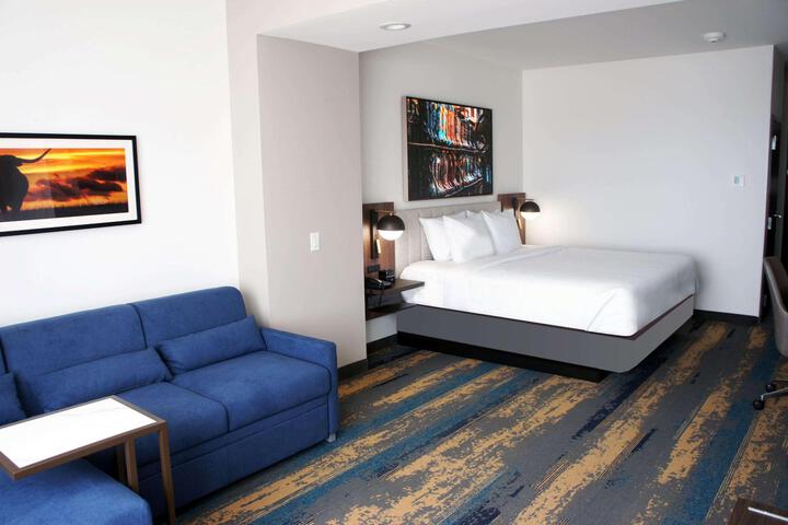 1 King Bed (13 of 13)