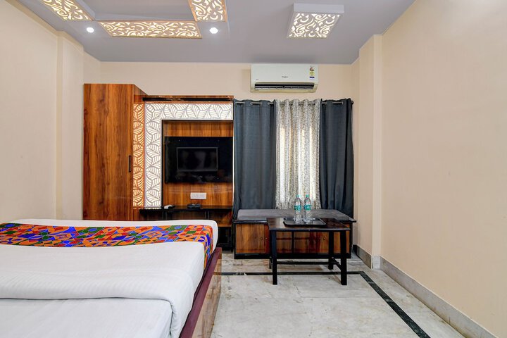 Room 9 of 33