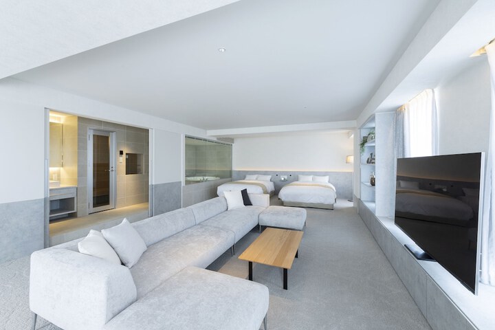 Room 15 of 114