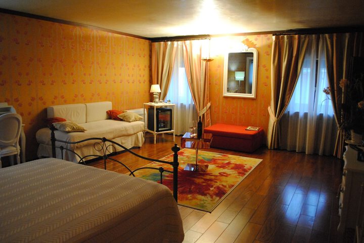 Room 8 of 47