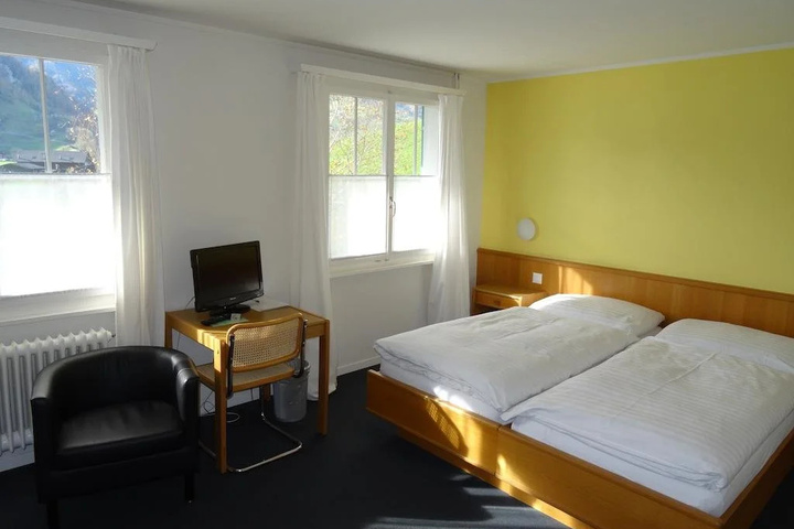 Room 4 of 20