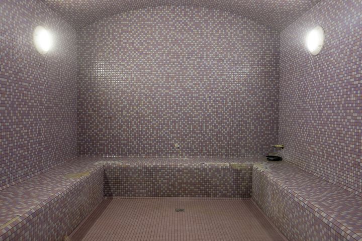 Room 32 of 47