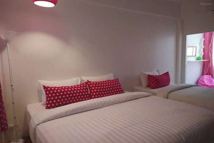 Room 33 of 76