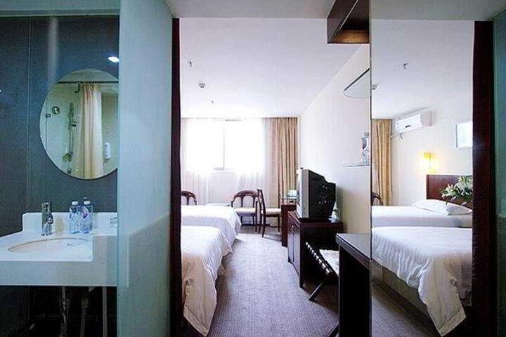 Business Center 4 of 10