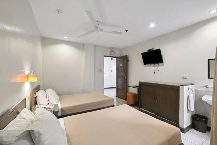 Room 9 of 26