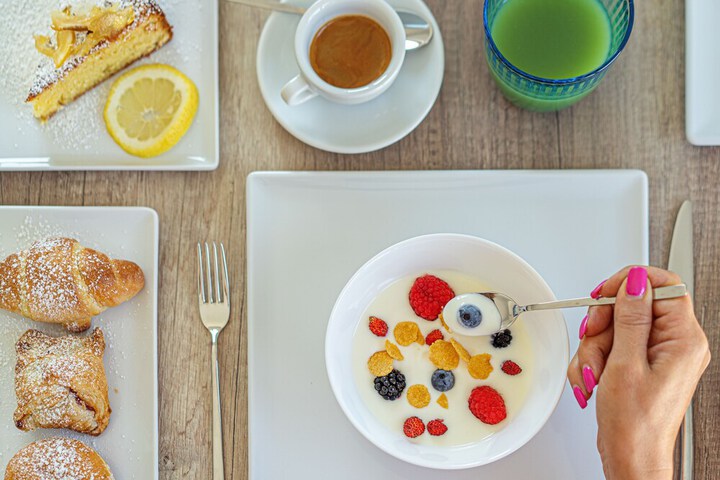 Breakfast/Coffee Service 25 of 31