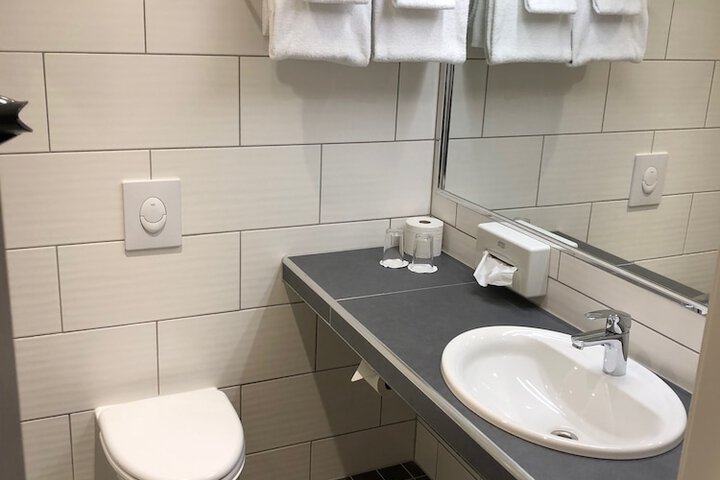 Room 5 of 62