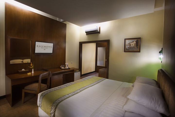 Room 4 of 52
