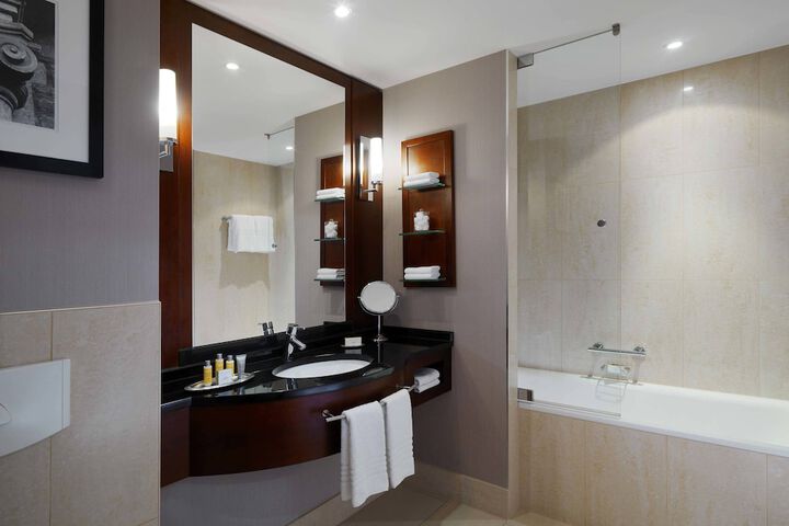 Room 33 of 117