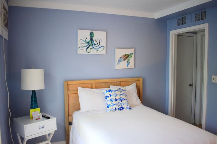 Room 6 of 74