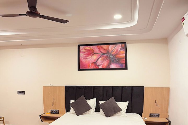 Room 12 of 26