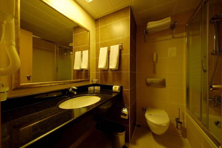 Room 12 of 43