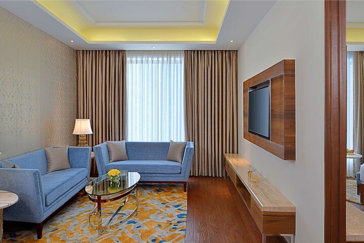 Room 8 of 28