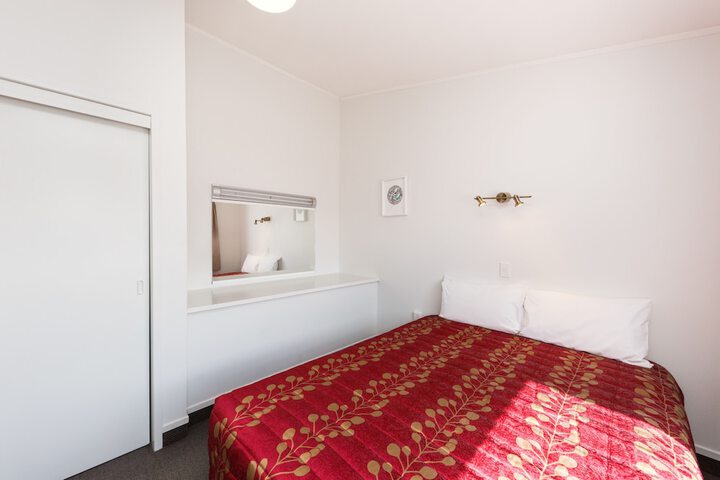Room 4 of 37