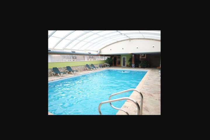 Pool Hotel