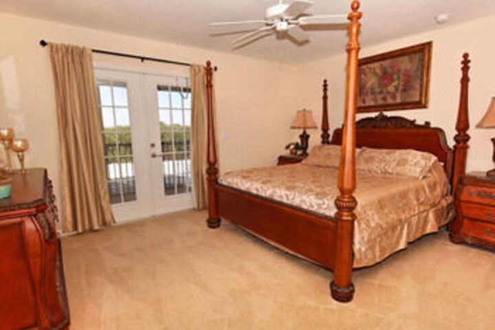 Room 84 of 380
