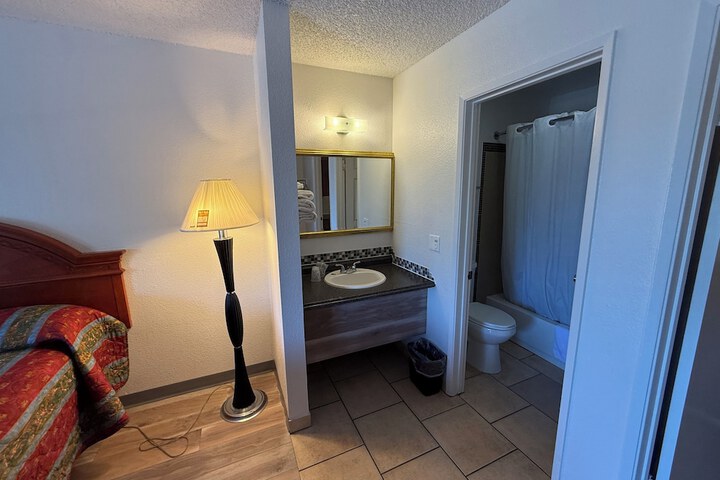Room 17 of 41