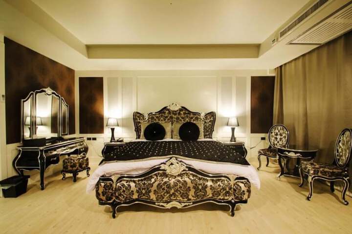 Room 34 of 60
