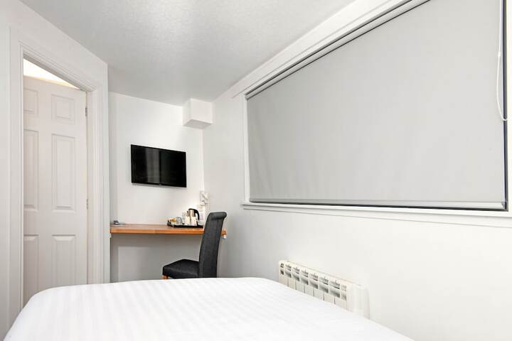 Room 5 of 36