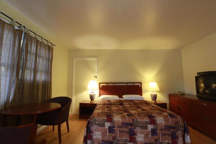 Renovated Double Room with 2 Double Beds (7 of 16)