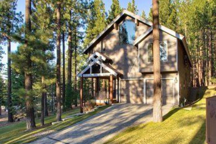 Exterior of 4Br 4.5BA Luxurious Tahoe Retreat with Hot Tub S Lake Tahoe by RedAwni