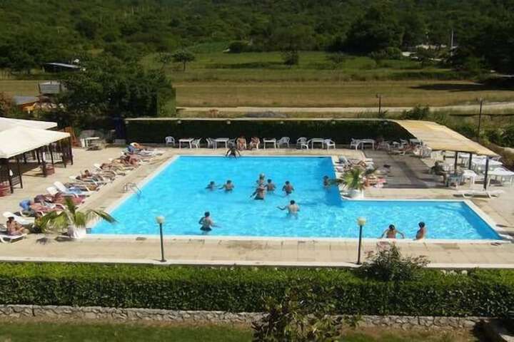 Pool 34 of 70