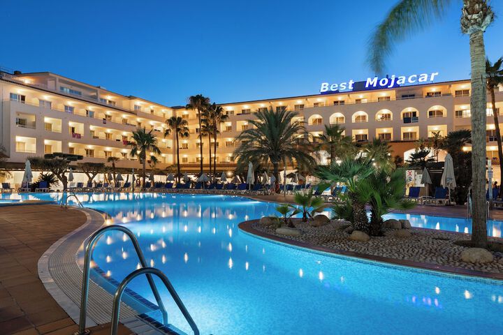 Hotel with Pool