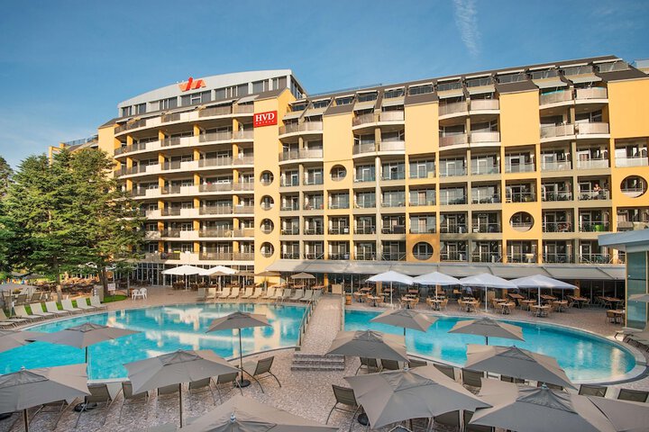 Pools & Facilities