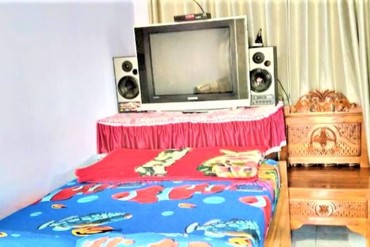 Room 9 of 12