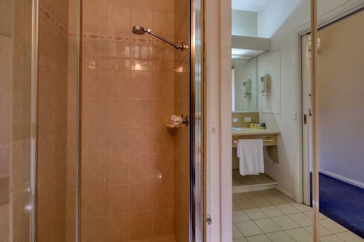 Room 16 of 42