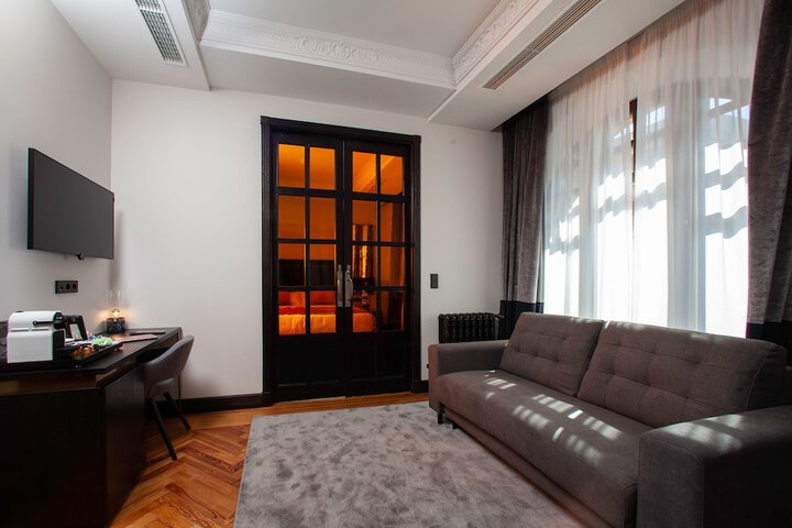 Room 18 of 85