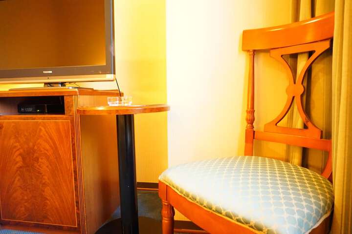 Room 17 of 35