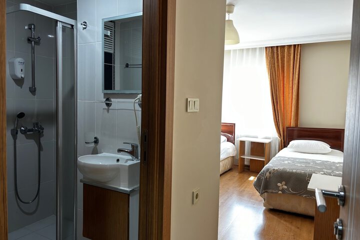 Room 9 of 23