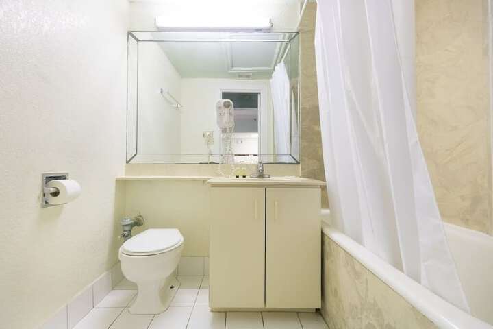 Room 12 of 27